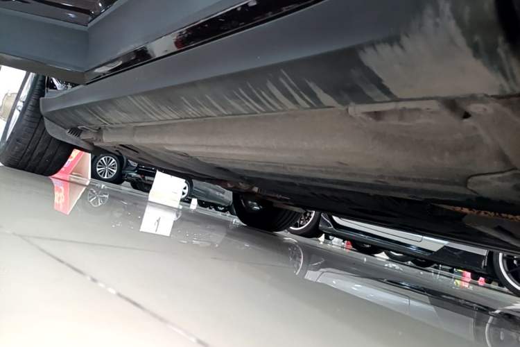Used Porsche Macan 2018 Macan 2.0T Right Side Sill