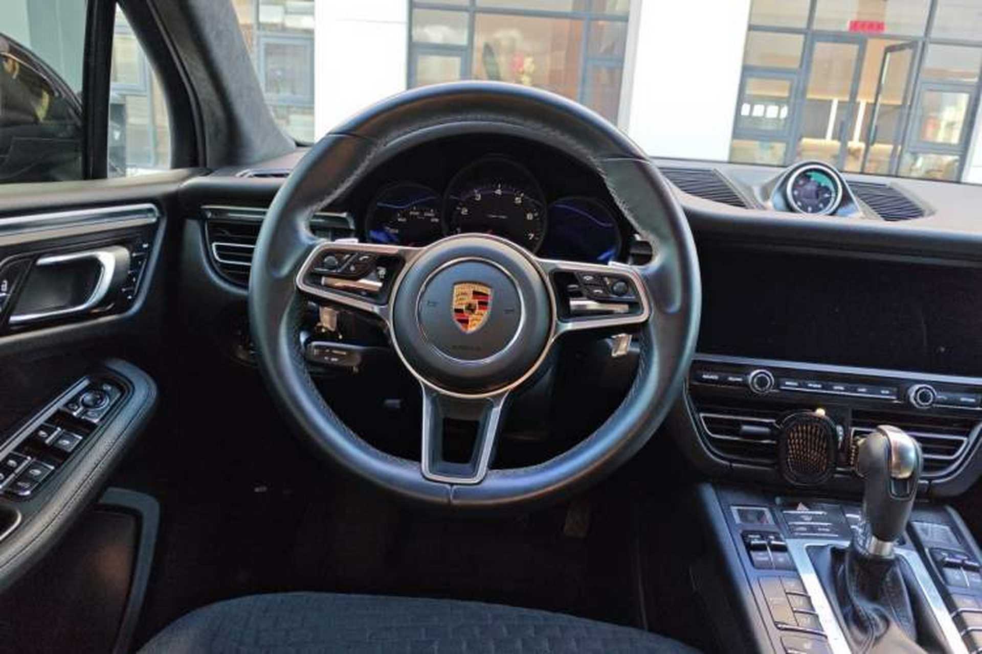 Used Porsche Macan 2018 Macan 2.0T Steering Wheel