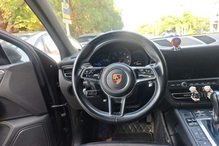 Used Porsche Macan 2018 Macan 2.0T Steering Wheel