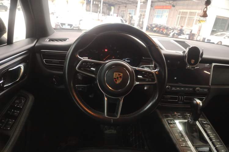Used Porsche Macan 2018 Macan 2.0T Steering Wheel