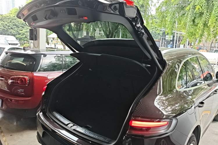 Used Porsche Macan 2018 Macan 2.0T Trunk
