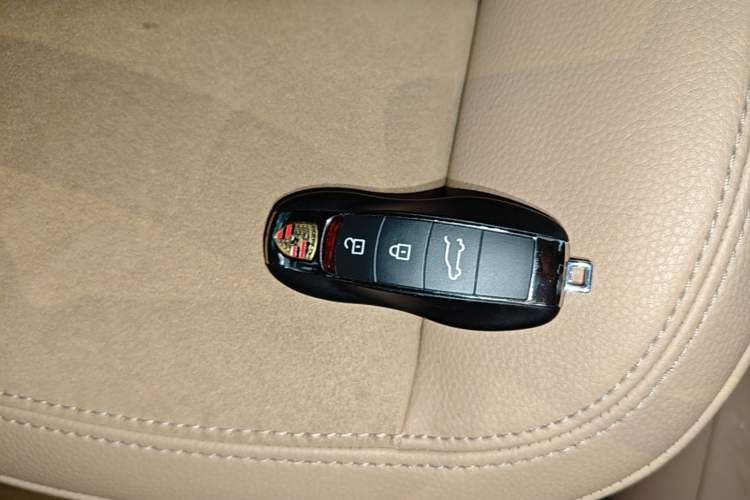 Used Porsche Macan 2018 Macan 2.0T Vehicle Key