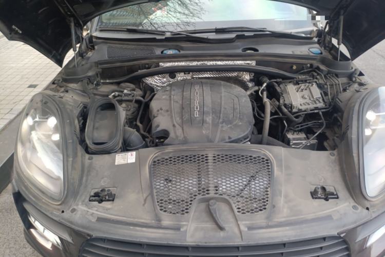 Used Porsche Macan 2018 Macan 2.0T Engine Bay