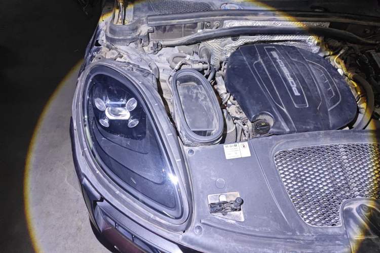 Used Porsche Macan 2018 Macan 2.0T Engine Bay Right