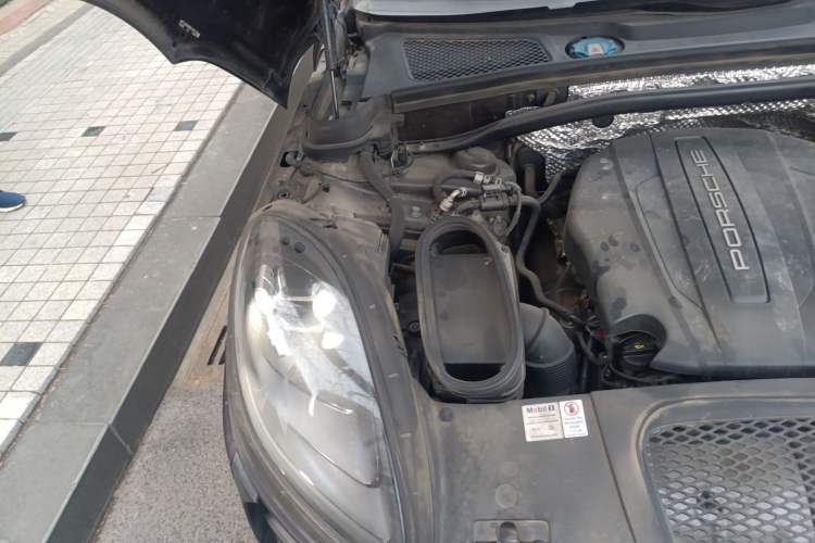 Used Porsche Macan 2018 Macan 2.0T Engine Bay Right