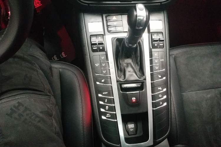 Used Porsche Macan 2018 Macan 2.0T Gear Lever