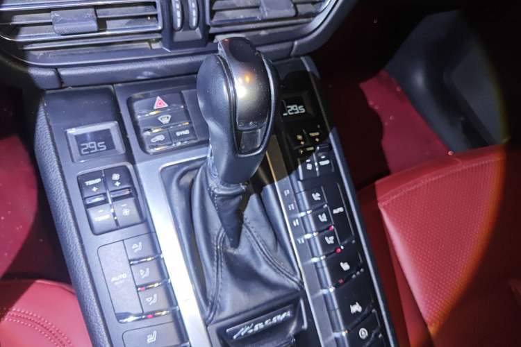 Used Porsche Macan 2018 Macan 2.0T Gear Lever