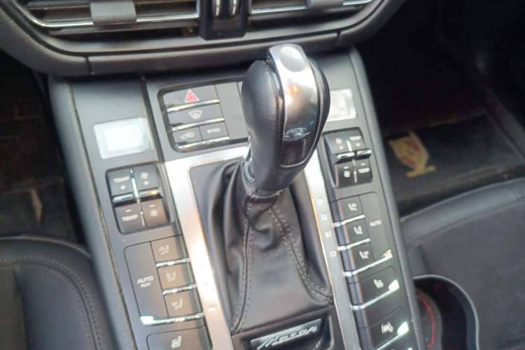 Used Porsche Macan 2018 Macan 2.0T Gear Lever