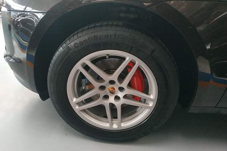 Used Porsche Macan 2018 Macan 2.0T Left Front Wheel Hub