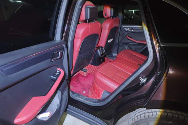 Used Porsche Macan 2018 Macan 2.0T Left Rear Seat