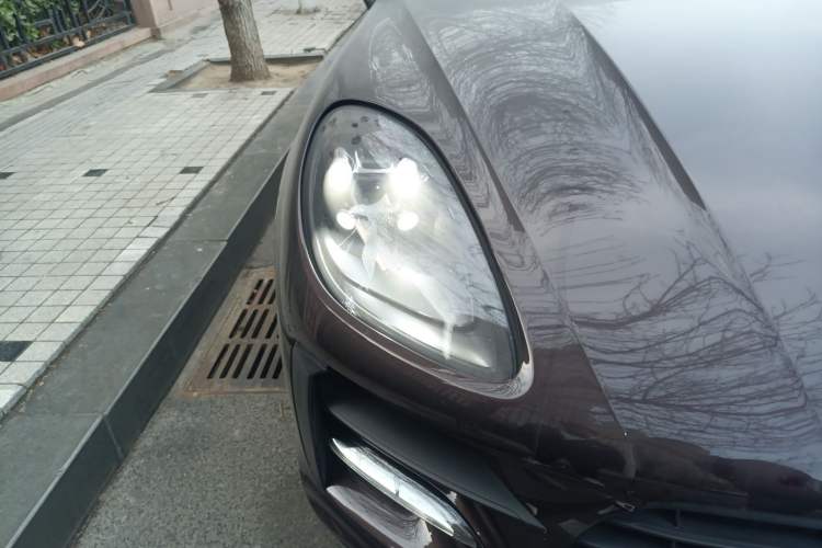 Used Porsche Macan 2018 Macan 2.0T Right Front Headlight