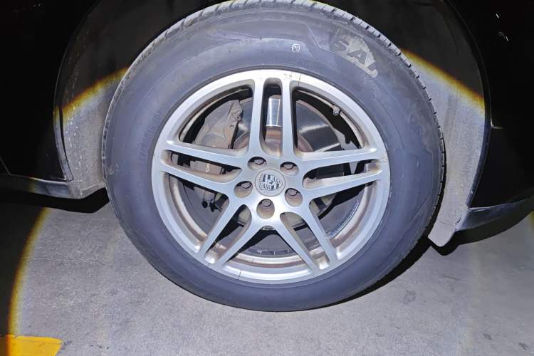 Used Porsche Macan 2018 Macan 2.0T Right Front Wheel Hub