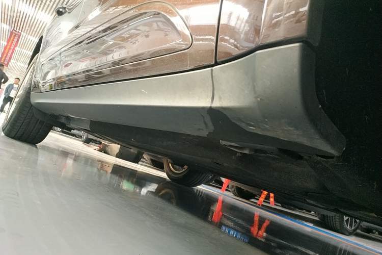 Used Porsche Macan 2018 Macan 2.0T Right Side Sill