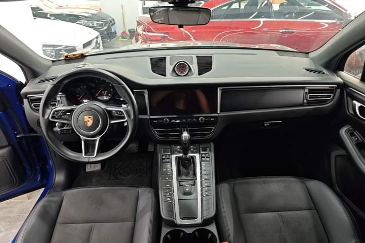 Used Porsche Macan 2018 Macan 2.0T Center Console