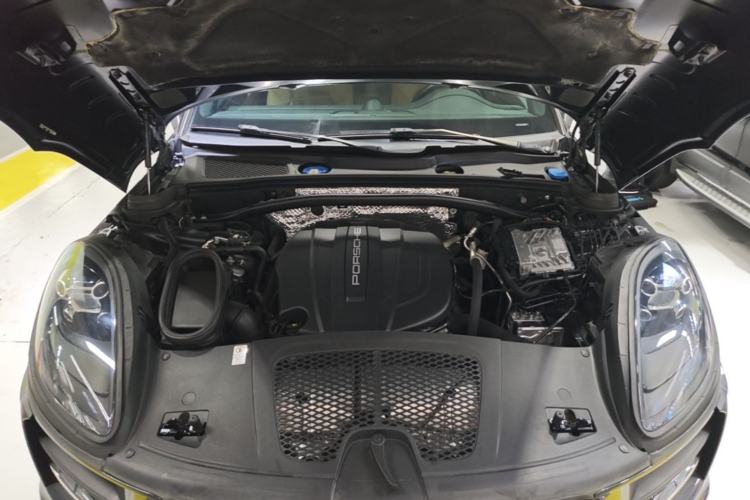 Used Porsche Macan 2018 Macan 2.0T Engine Bay
