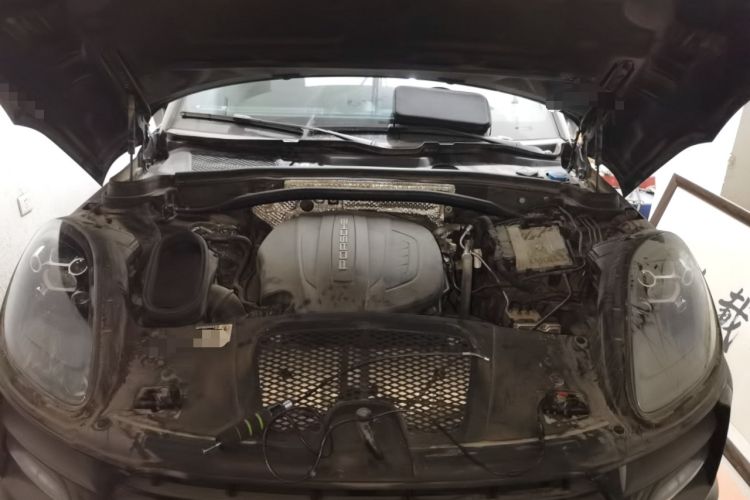 Used Porsche Macan 2018 Macan 2.0T Engine Bay
