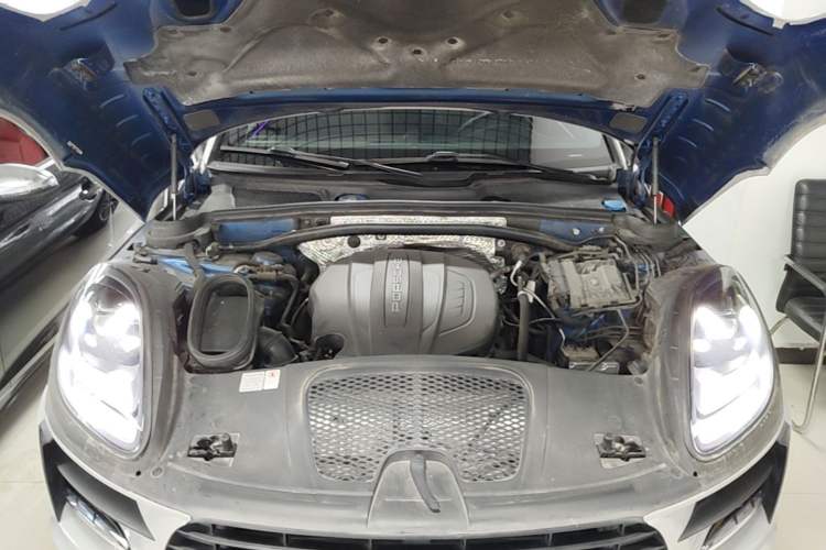 Used Porsche Macan 2018 Macan 2.0T Engine Bay
