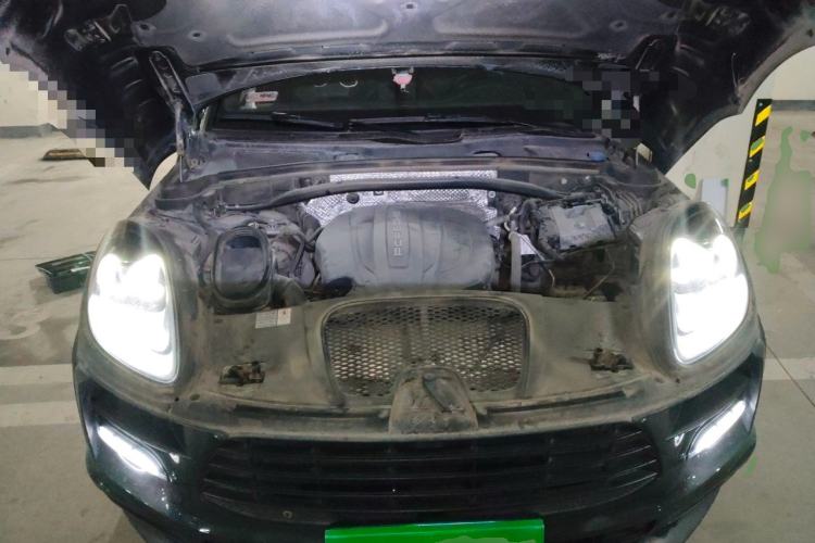Used Porsche Macan 2018 Macan 2.0T Engine Bay