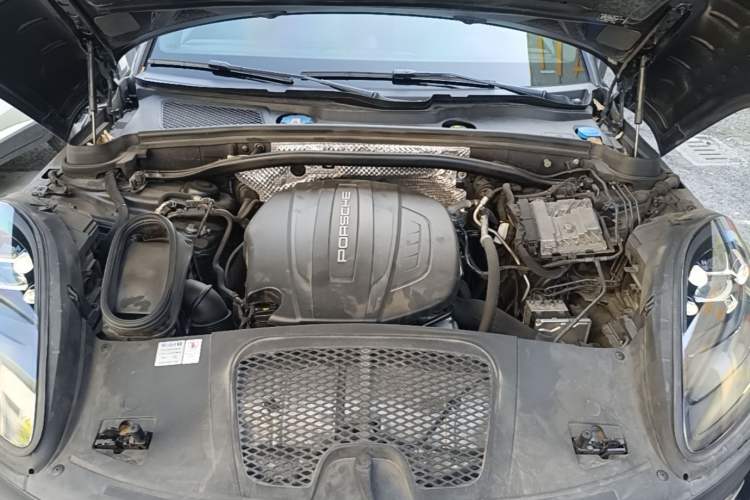 Used Porsche Macan 2018 Macan 2.0T Engine Bay