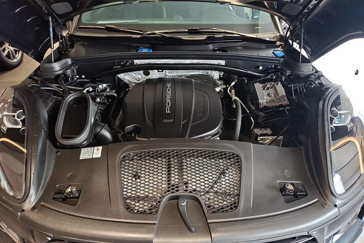 Used Porsche Macan 2018 Macan 2.0T Engine Bay
