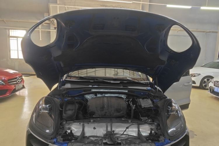 Used Porsche Macan 2018 Macan 2.0T Engine Bay