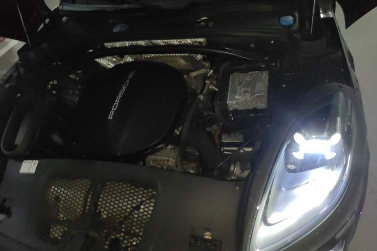Used Porsche Macan 2018 Macan 2.0T Engine Bay Left