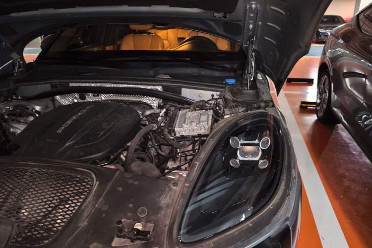 Used Porsche Macan 2018 Macan 2.0T Engine Bay Left