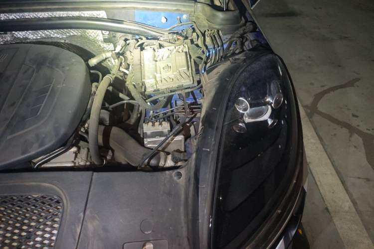 Used Porsche Macan 2018 Macan 2.0T Engine Bay Left