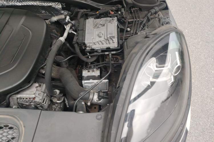 Used Porsche Macan 2018 Macan 2.0T Engine Bay Left