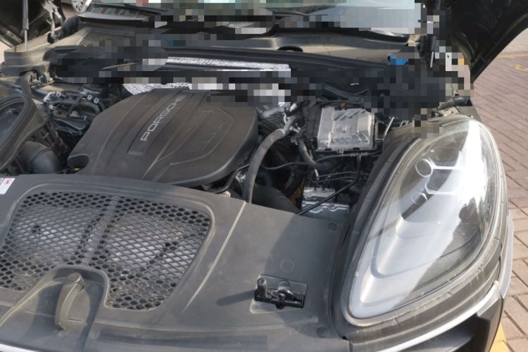 Used Porsche Macan 2018 Macan 2.0T Engine Bay Left