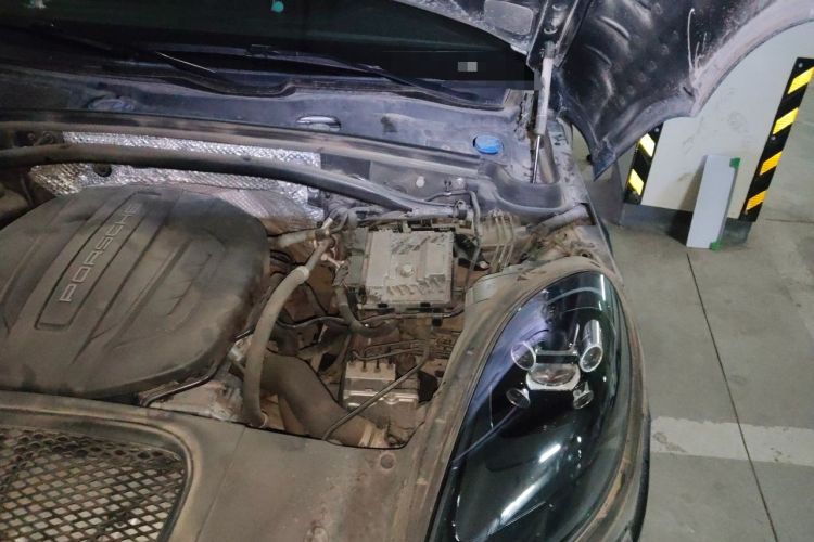 Used Porsche Macan 2018 Macan 2.0T Engine Bay Left