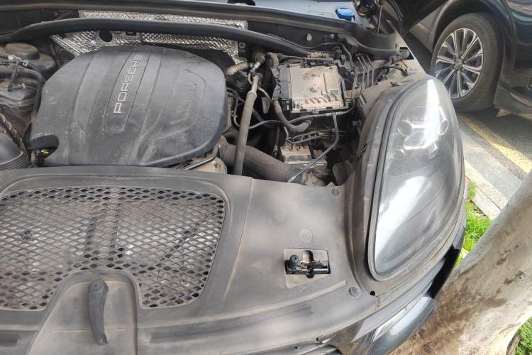 Used Porsche Macan 2018 Macan 2.0T Engine Bay Left