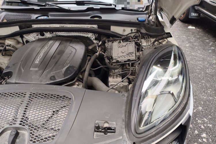 Used Porsche Macan 2018 Macan 2.0T Engine Bay Left