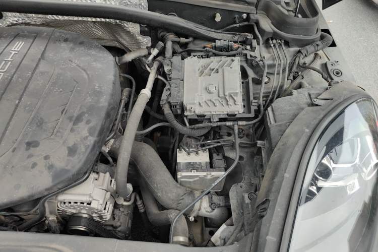 Used Porsche Macan 2018 Macan 2.0T Engine Bay Left