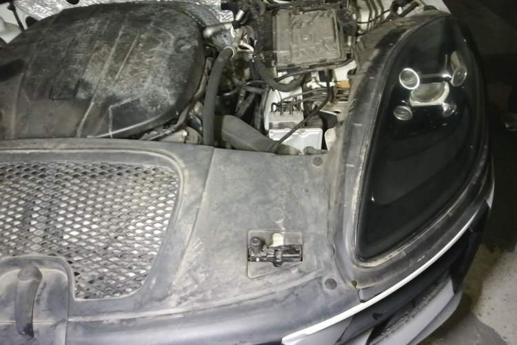Used Porsche Macan 2018 Macan 2.0T Engine Bay Left
