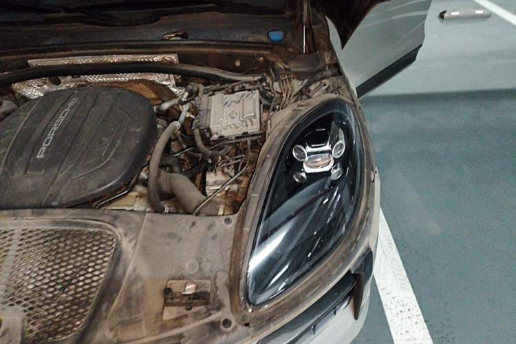 Used Porsche Macan 2018 Macan 2.0T Engine Bay Left