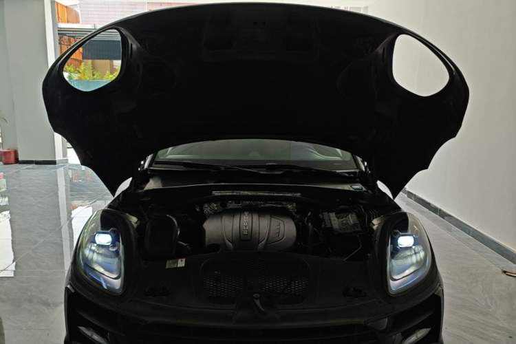 Used Porsche Macan 2018 Macan 2.0T Engine Bay