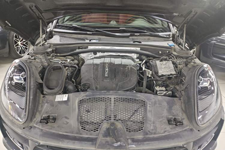Used Porsche Macan 2018 Macan 2.0T Engine Bay