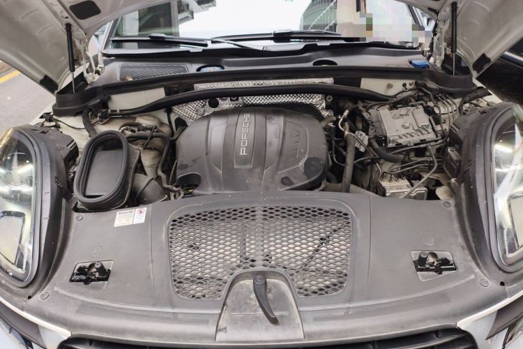 Used Porsche Macan 2018 Macan 2.0T Engine Bay