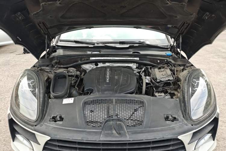 Used Porsche Macan 2018 Macan 2.0T Engine Bay