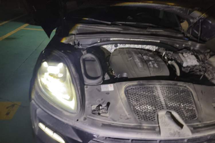 Used Porsche Macan 2018 Macan 2.0T Engine Bay Right