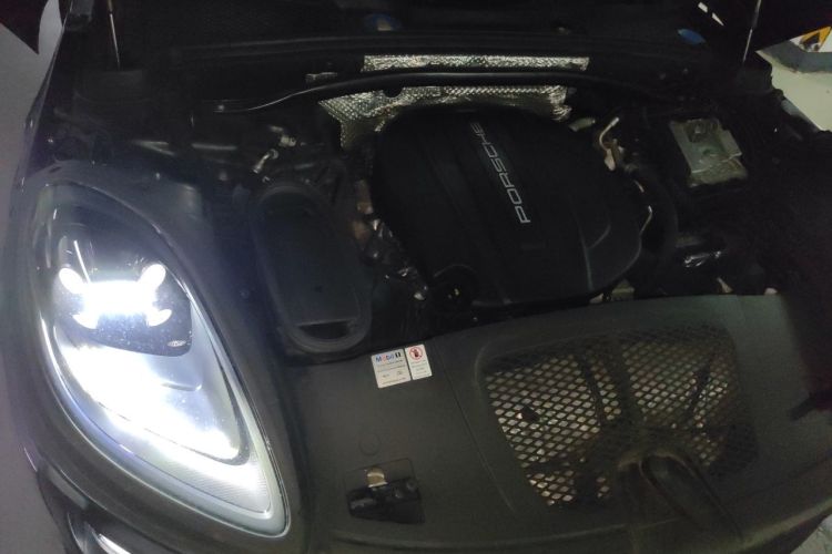 Used Porsche Macan 2018 Macan 2.0T Engine Bay Right