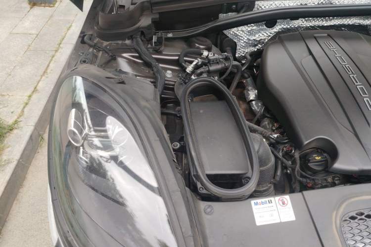 Used Porsche Macan 2018 Macan 2.0T Engine Bay Right