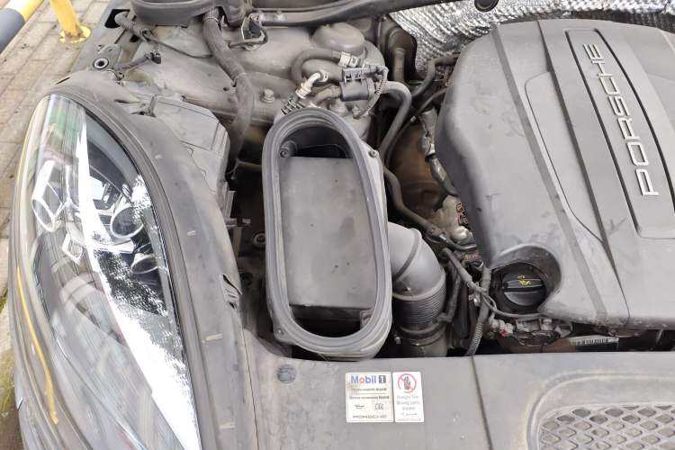 Used Porsche Macan 2018 Macan 2.0T Engine Bay Right