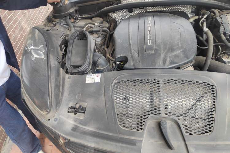 Used Porsche Macan 2018 Macan 2.0T Engine Bay Right