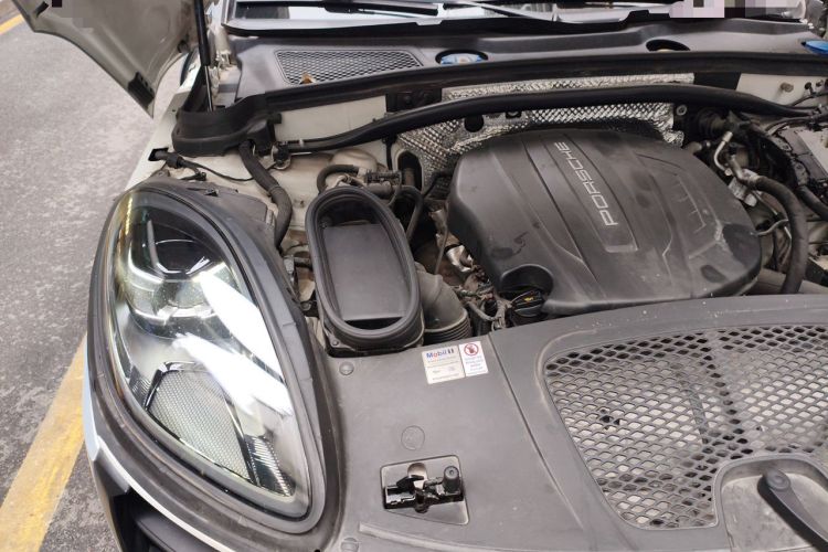 Used Porsche Macan 2018 Macan 2.0T Engine Bay Right