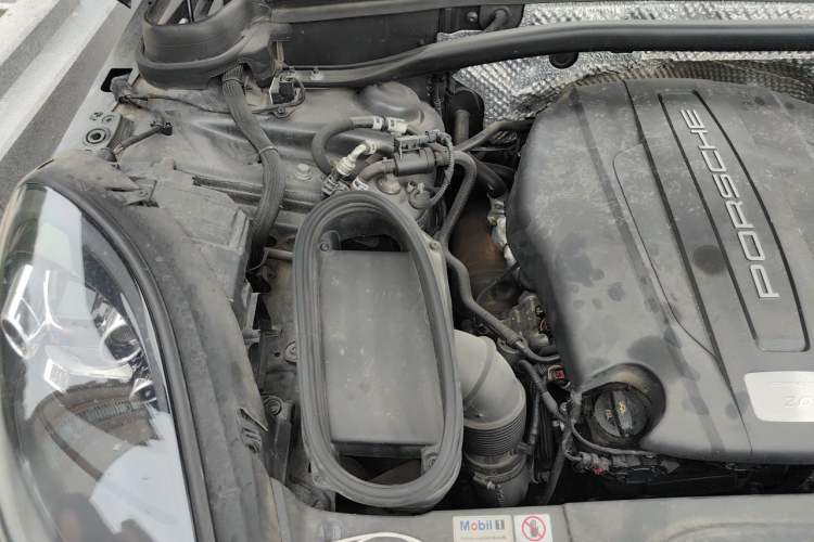 Used Porsche Macan 2018 Macan 2.0T Engine Bay Right