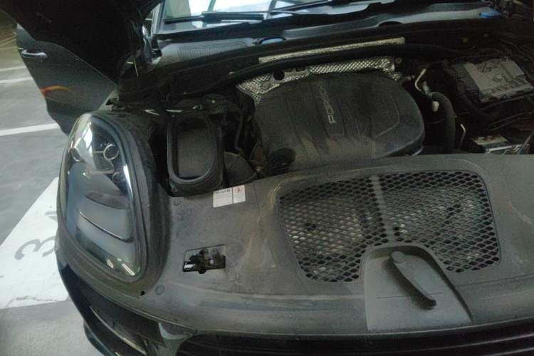 Used Porsche Macan 2018 Macan 2.0T Engine Bay Right
