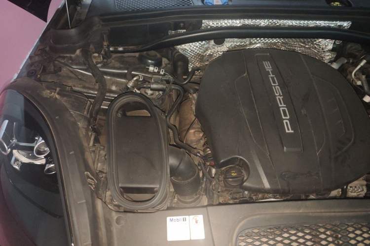 Used Porsche Macan 2018 Macan 2.0T Engine Bay Right
