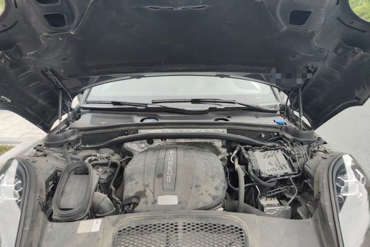 Used Porsche Macan 2018 Macan 2.0T Engine Bay
